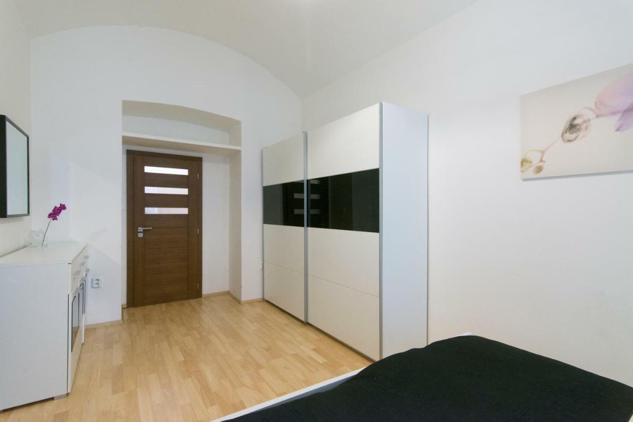 Spacious apartment near Wenceslas Square Praga Exterior foto