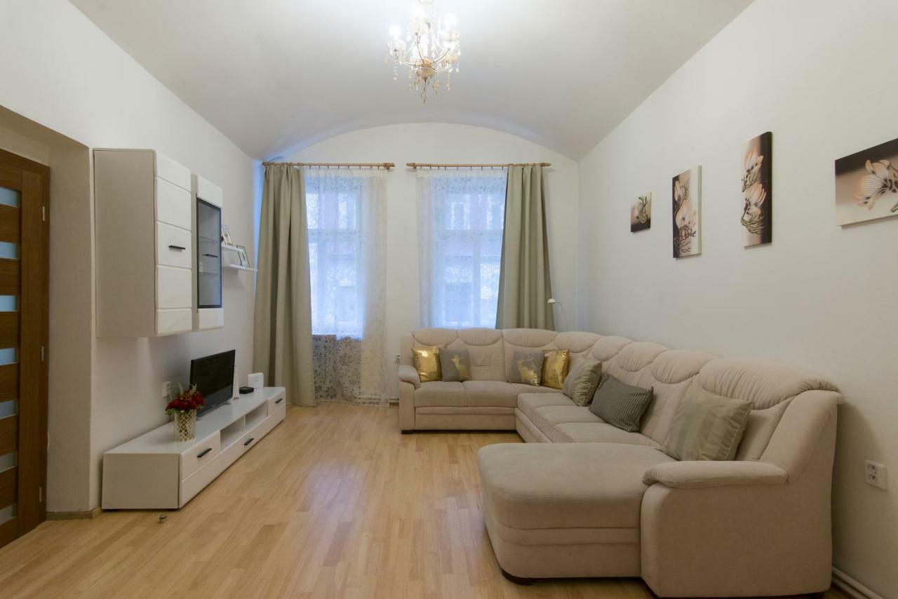Spacious apartment near Wenceslas Square Praga Exterior foto