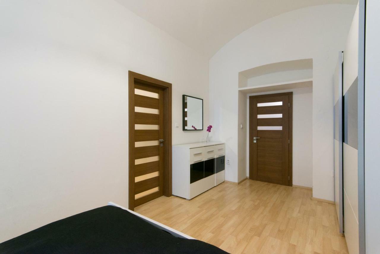 Spacious apartment near Wenceslas Square Praga Exterior foto