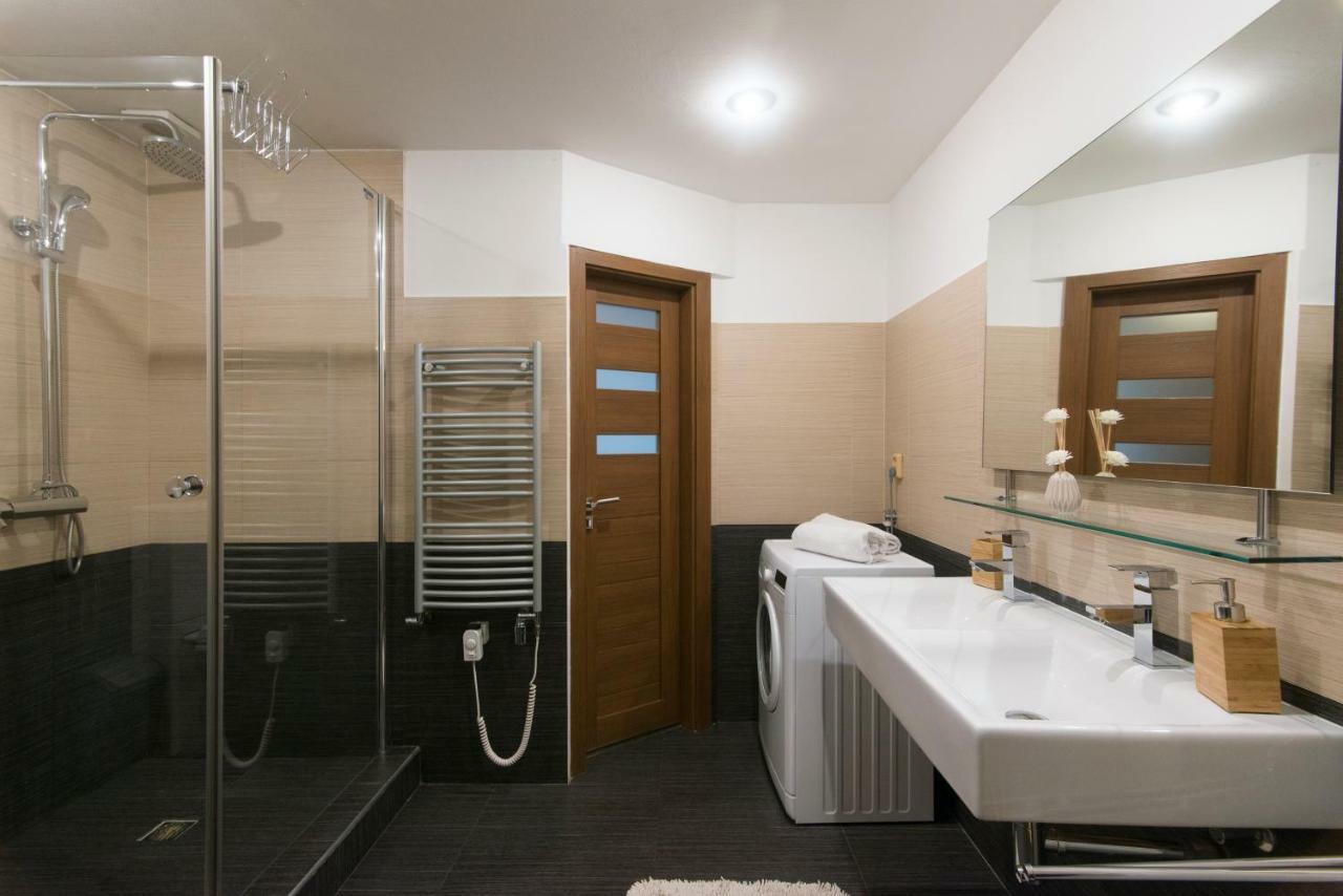 Spacious apartment near Wenceslas Square Praga Exterior foto
