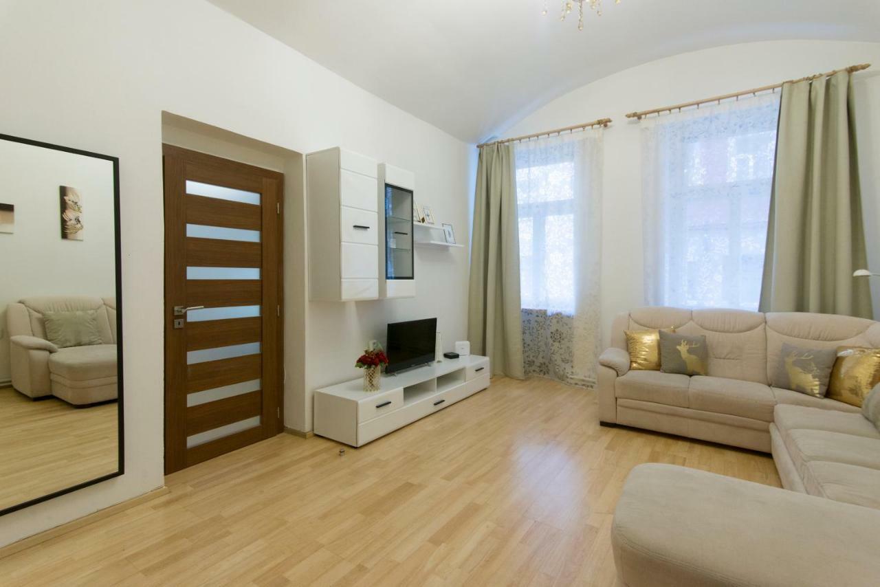 Spacious apartment near Wenceslas Square Praga Exterior foto